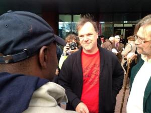 Hans Spekman in gesprek met Younis Amar van de Vluchtkerk